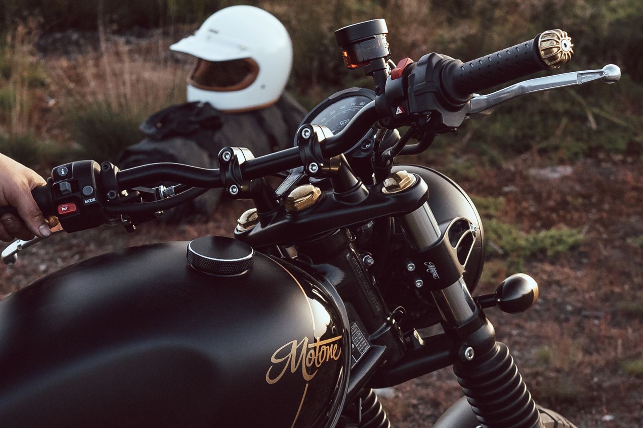 フロントフォークキャップ ガブナーズ ブラス 2個 T100 ストリートツイン ストリースクランブラー