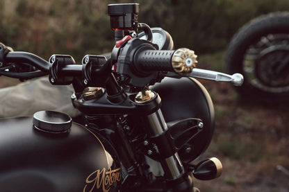 フロントフォークキャップ ガブナーズ ブラス 2個 T120 スピードツイン900 スクランブラー900