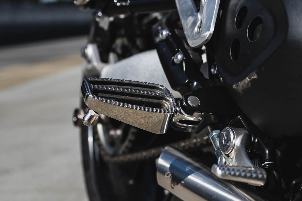 フットレスト フロント用 ポリッシュ 2個 T100/T120 スピードツイン900 スクランブラー900