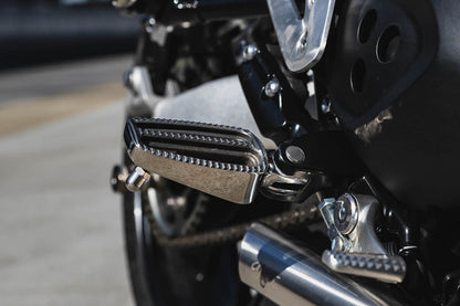 フットレスト フロント用 ポリッシュ 2個 T100/T120 スピードツイン900 スクランブラー900