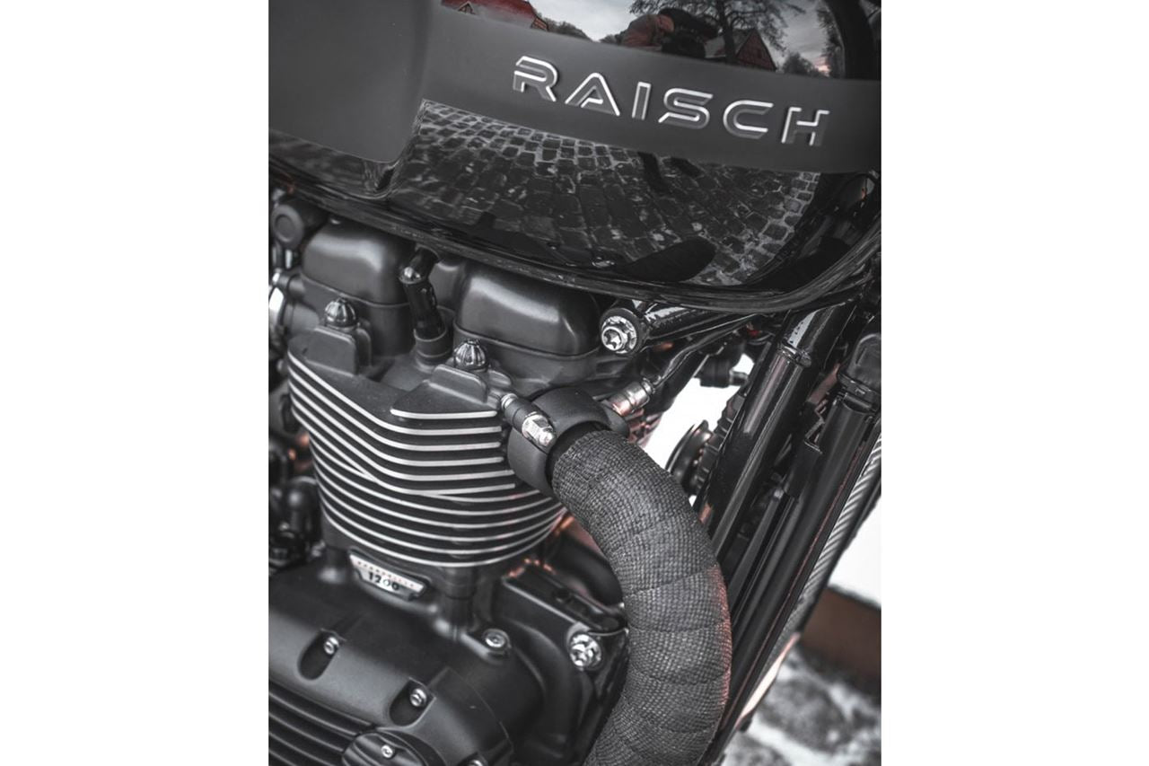 エキゾーストクランプ ステルス ブラック 2個 T100/T120 スピードツイン900 スクランブラー900