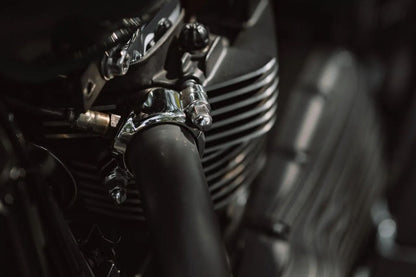 エキゾーストクランプ ステルス ポリッシュ 2個 T100/T120 スピードツイン900 スクランブラー900
