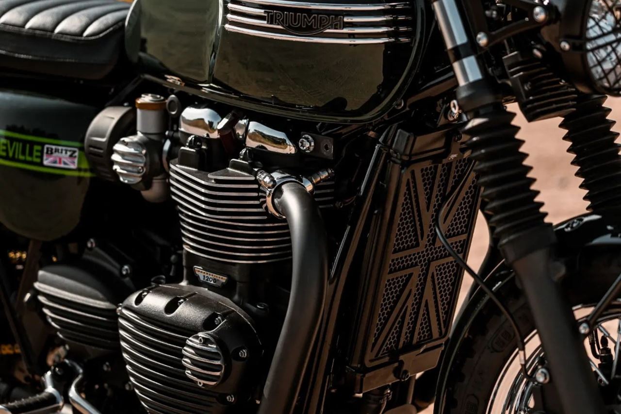 エキゾーストクランプ ステルス ポリッシュ 2個 T100/T120 スピードツイン900 スクランブラー900