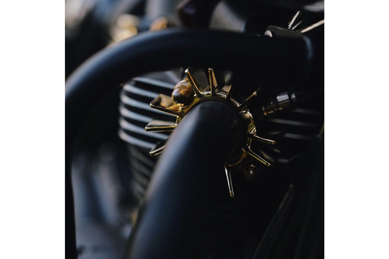 エキゾーストクランプ フィン ブラス 2個 T100/T120 スピードツイン900 スクランブラー900