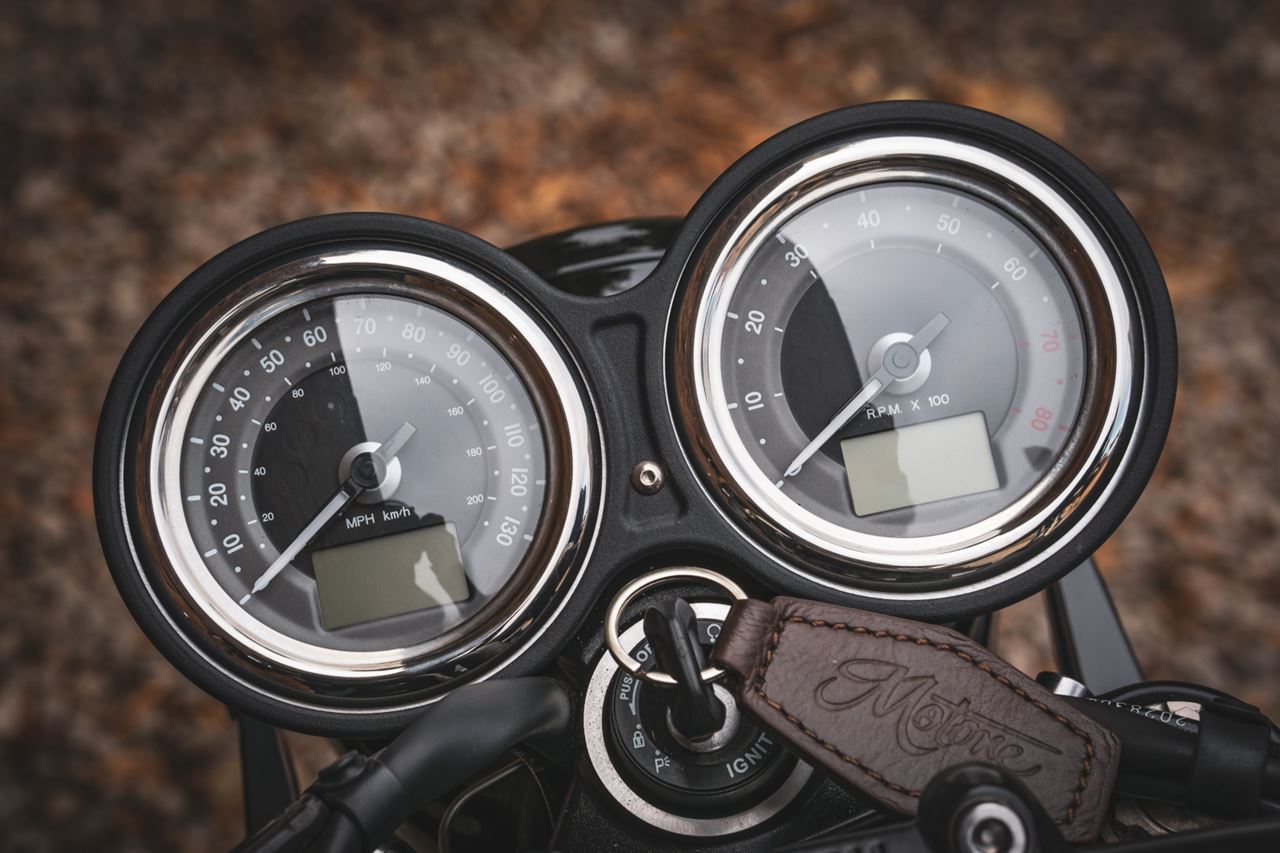メーターカバー スピードカフ ブラック 1個 T100/T120 スラクストン1200 スピードツイン1200