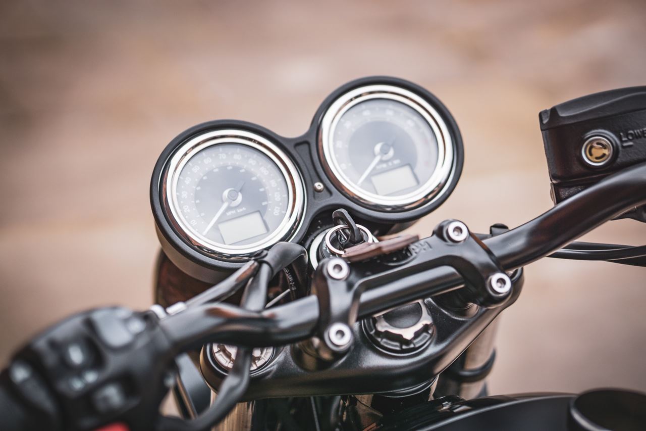 メーターカバー スピードカフ ブラック 1個 T100/T120 スラクストン1200 スピードツイン1200