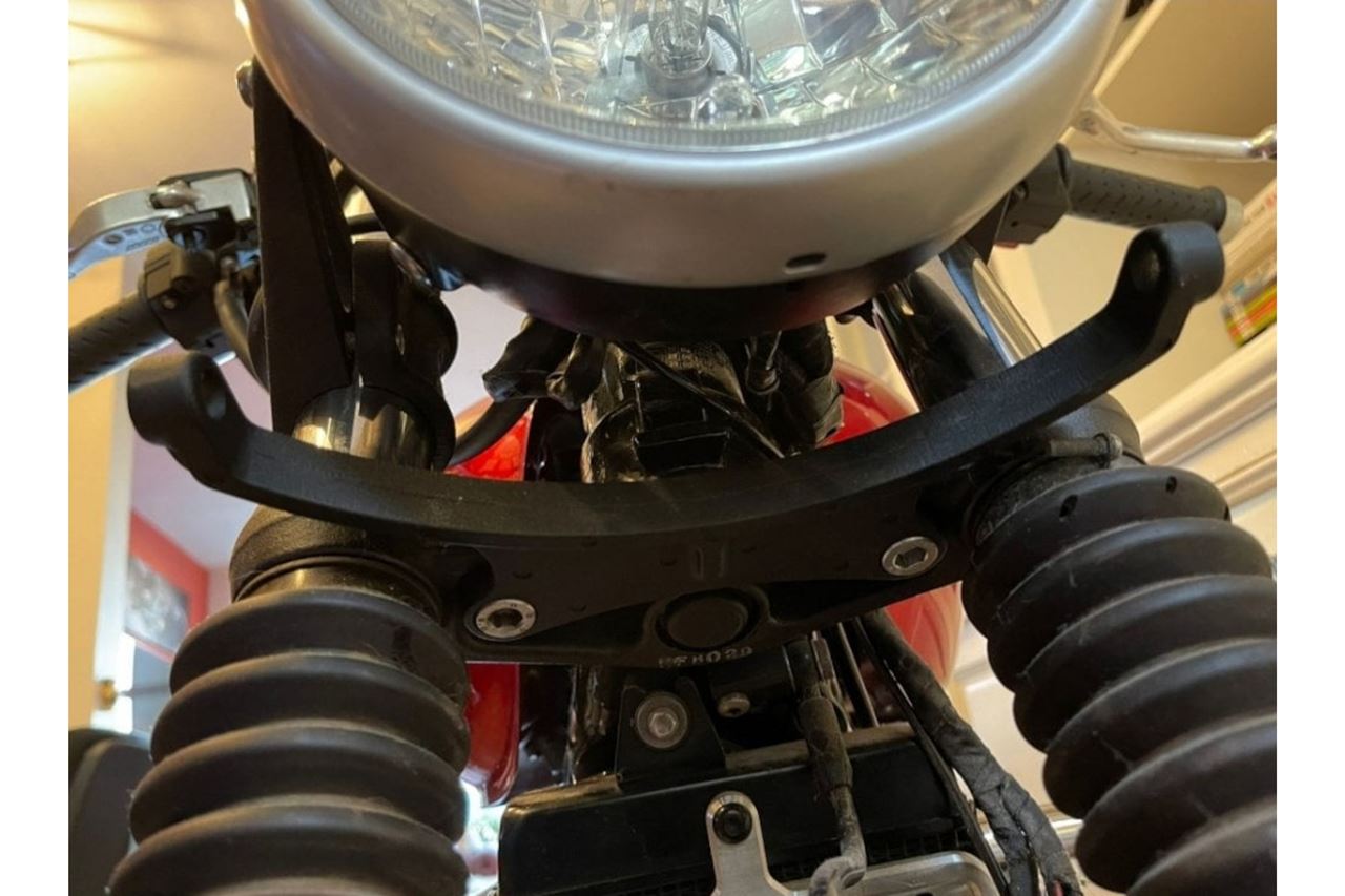 Front Turn Signal Stays Boomerang Under Stem Mount Black 1 pc for M8/M10 Street Twin/Speed Twin 900