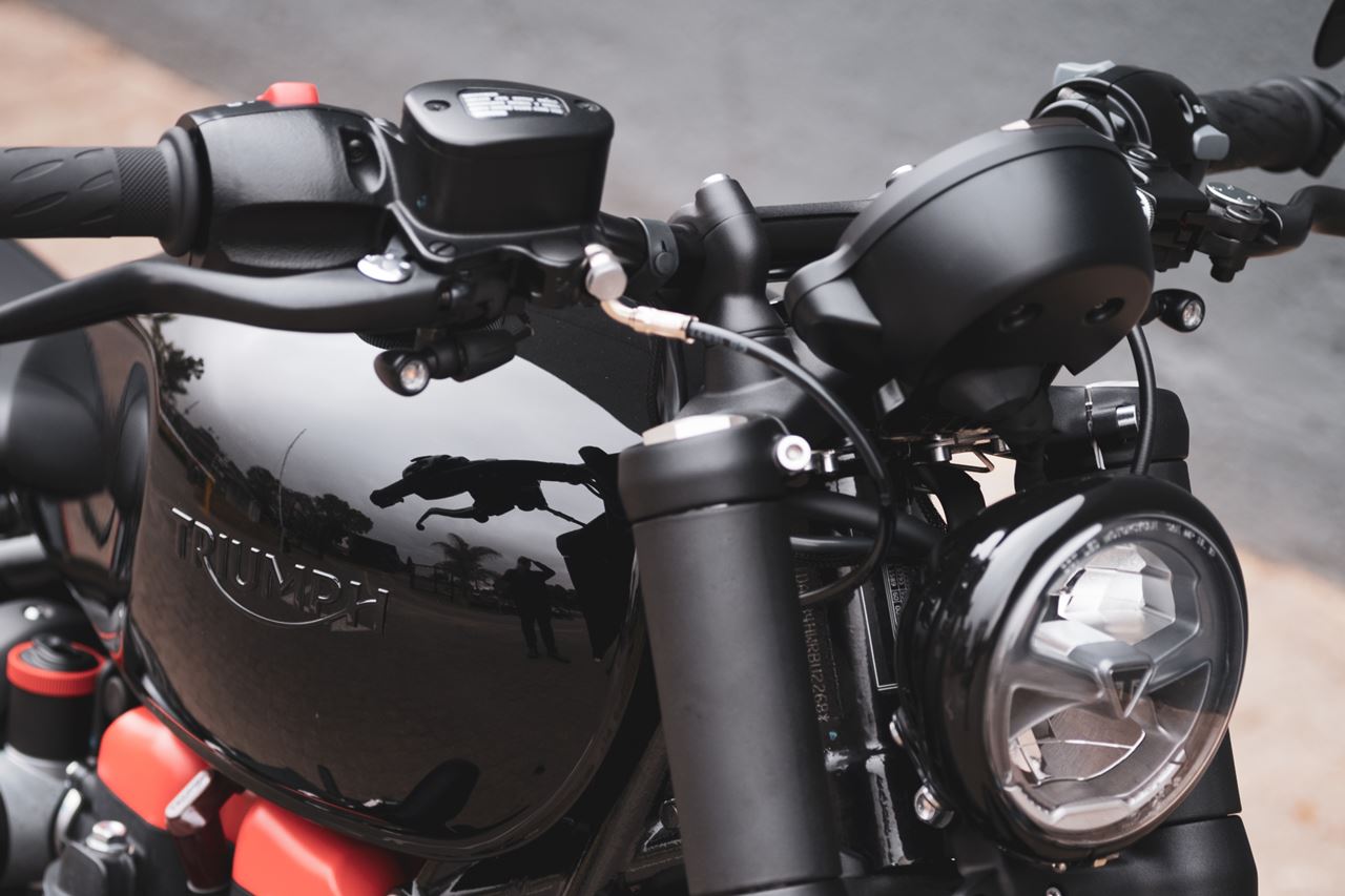 Front turn signal stay Klingon's Handle Mount Black 2 pieces T100/T120 Speed Twin 900 Scrambler 900