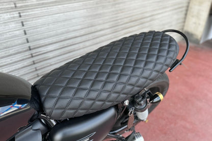 シート ブラックアダー ダイヤモンドステッチ ブラック 1個 T100/T120 スピードツイン900 スクランブラー900