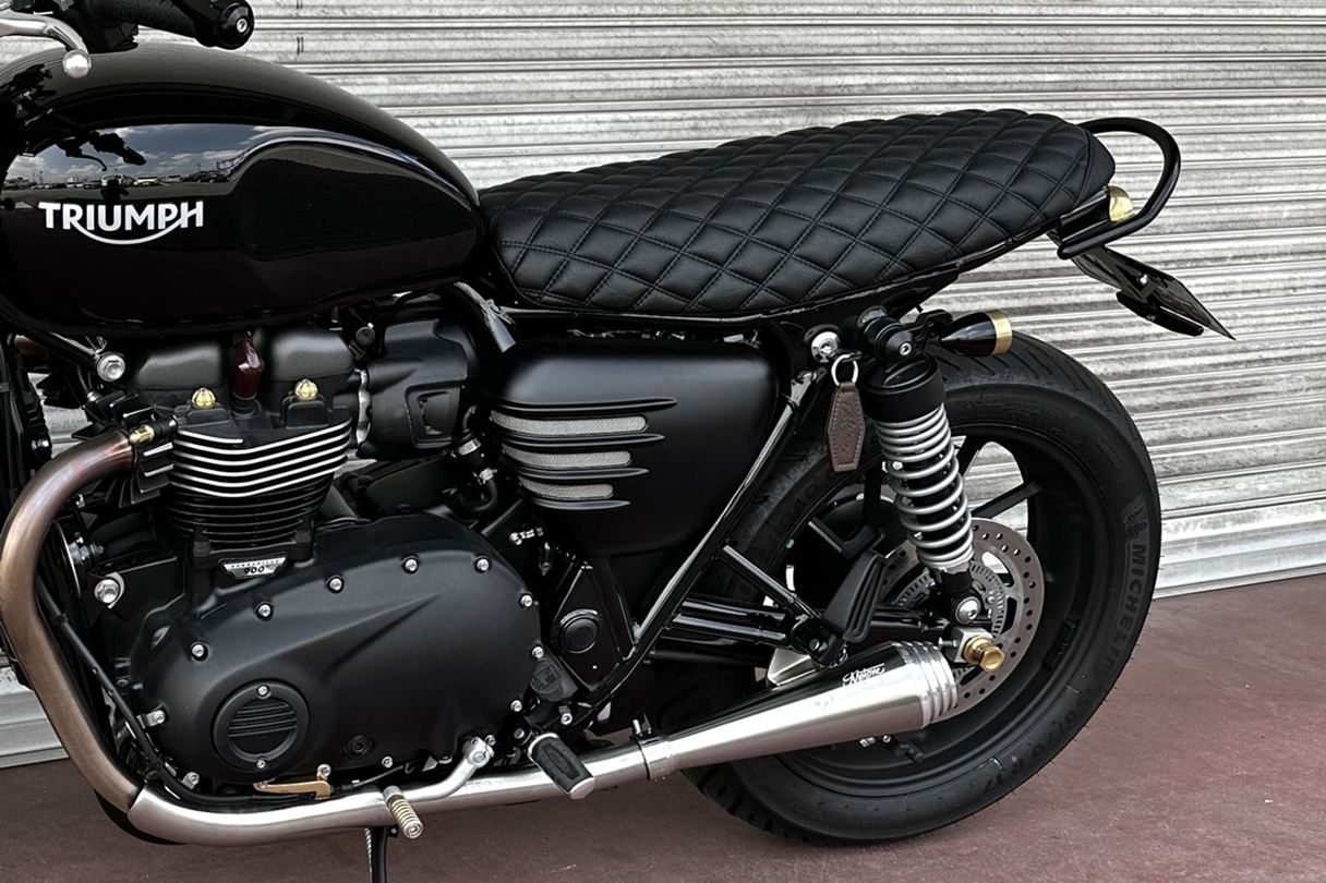 シート ブラックアダー ダイヤモンドステッチ ブラック 1個 T100/T120 スピードツイン900 スクランブラー900