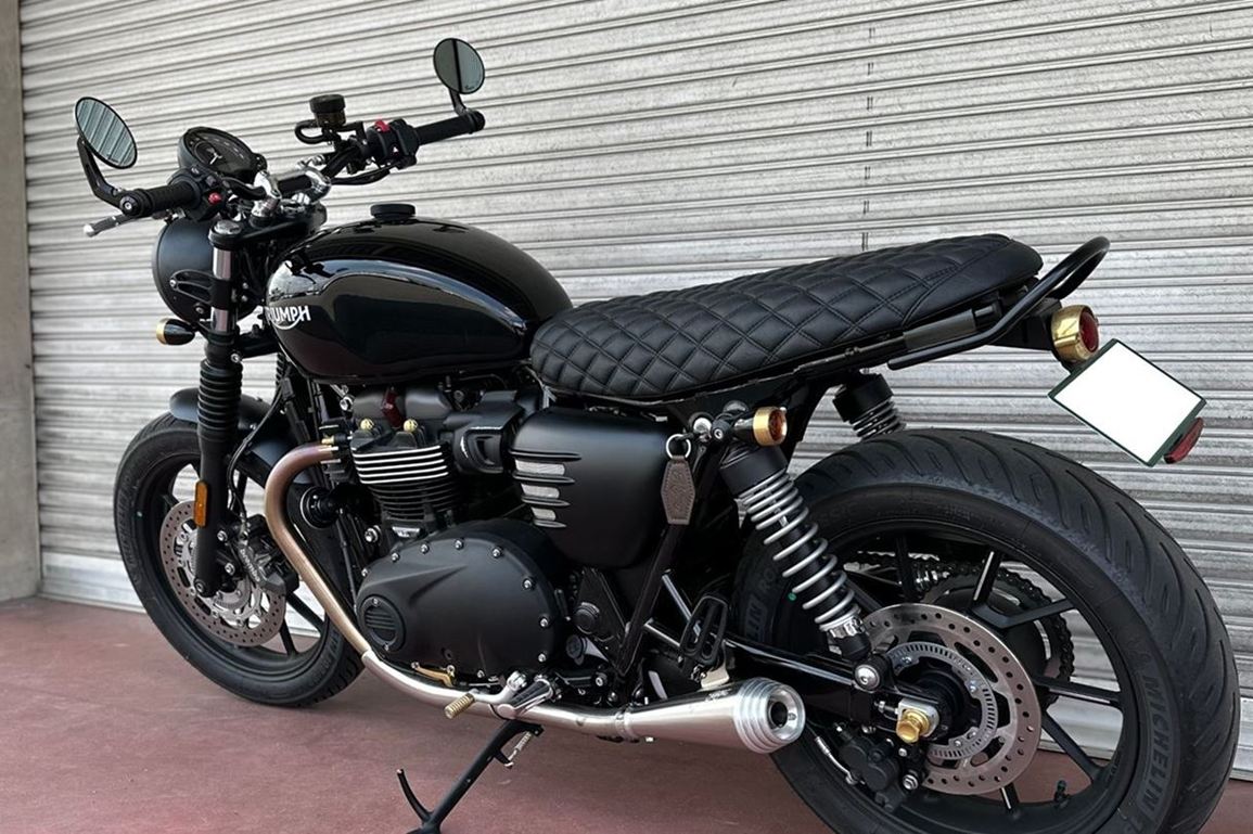 シート ブラックアダー ダイヤモンドステッチ ブラック 1個 T100/T120 スピードツイン900 スクランブラー900