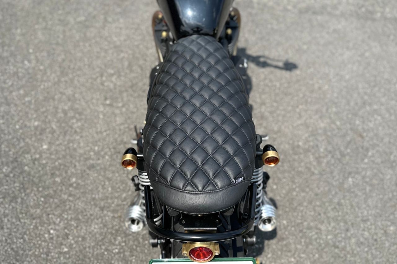 シート ブラックアダー ダイヤモンドステッチ ブラック 1個 T100/T120 スピードツイン900 スクランブラー900