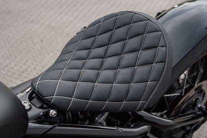 Seat King Cobra Full Diamond Stitch Black 1 pc Bonneville Bobber