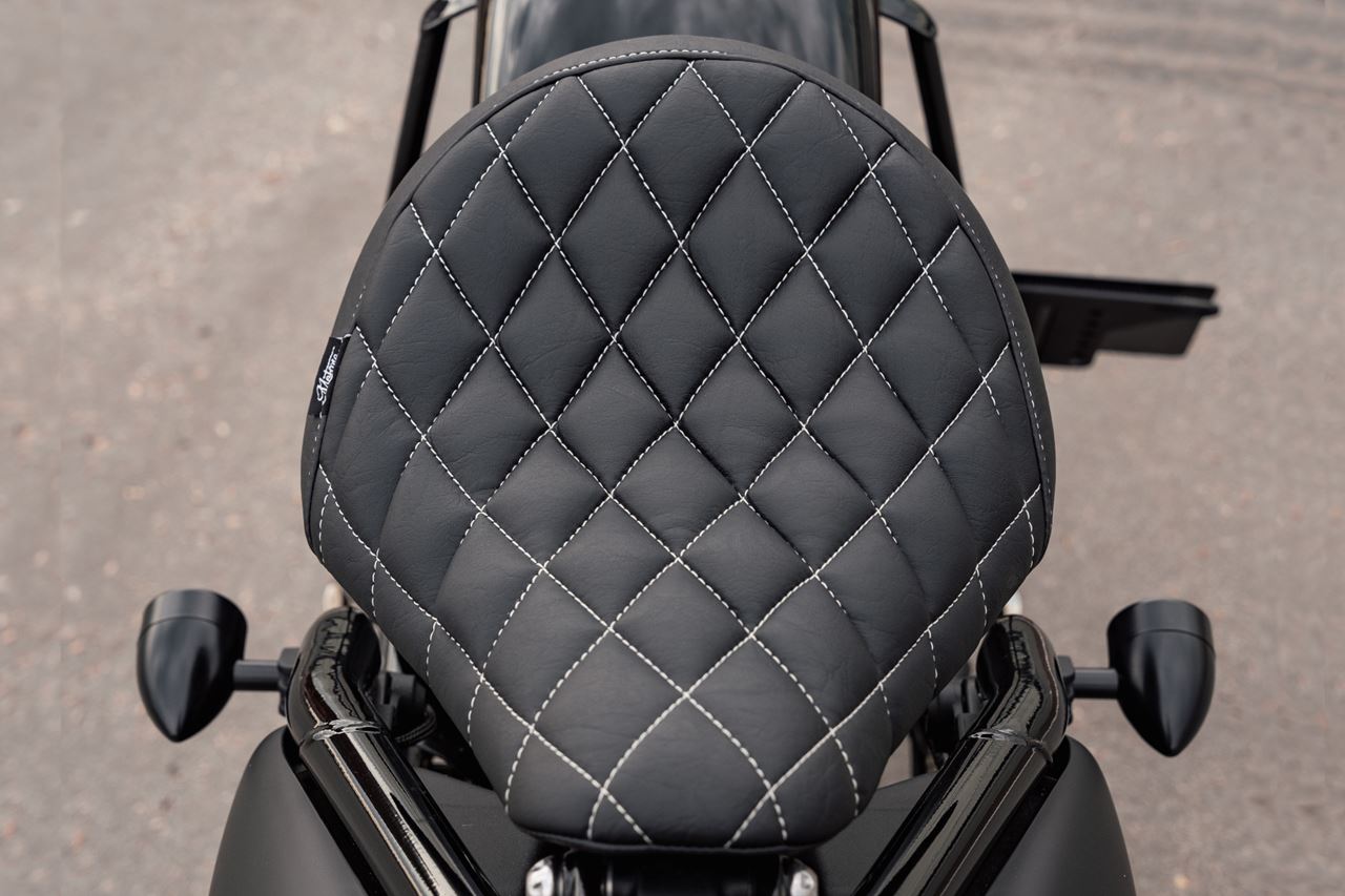 Seat King Cobra Full Diamond Stitch Black 1 pc Bonneville Bobber