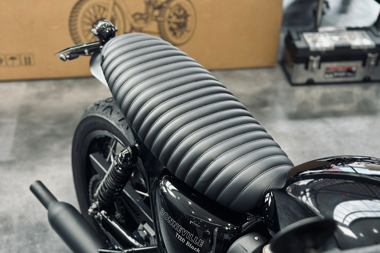 Seat Viper Mark 2 Black 1 pc. T100/T120 Speed Twin 900 Scrambler 900