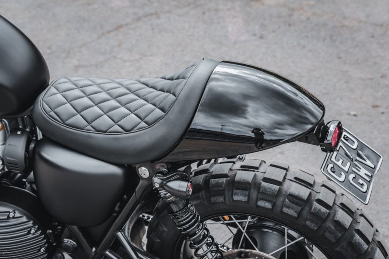 シート ファストバック カフェレーサー ブラック 1個 T100/T120 スピードツイン900 スクランブラー900