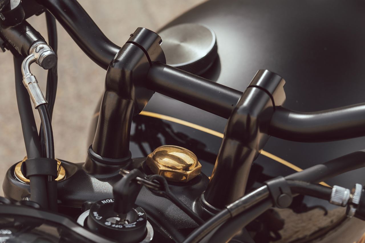 Handlebar Risers, Black, 22mm, Left/Right Set for Street Twin/Speed Twin 900