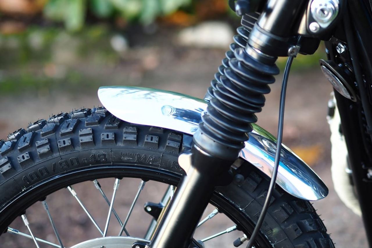 フロントフェンダー ショーティー アルミ ポリッシュ 1個 T100/T120 スピードツイン900 スクランブラー900