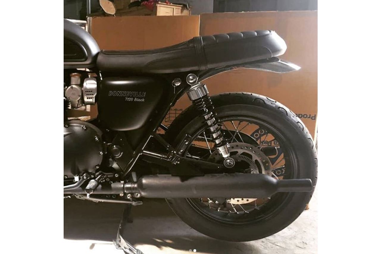 リアフェンダー ポリッシュ 1個 T100/T120 スピードツイン900 スクランブラー900