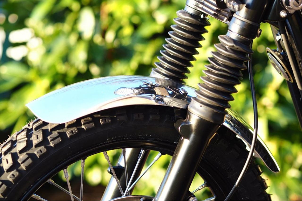 フロントフェンダー レースブレード アルミ ポリッシュ 1個 T100/T120 スピードツイン900 スクランブラー900