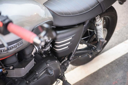サイドカバー リブ マットブラック 2個 空冷 ボンネビル T100