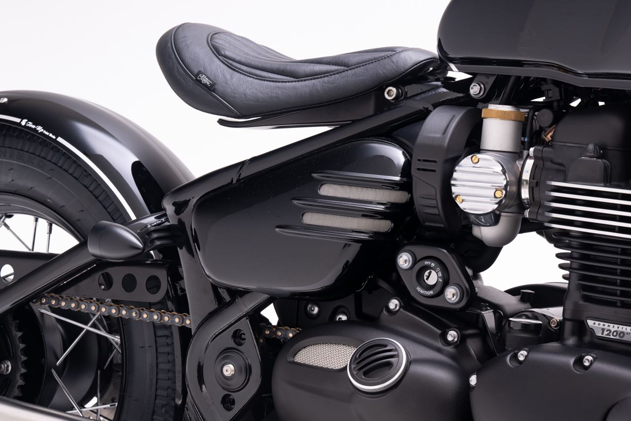Side Covers Ventura Gloss Black 2pcs Bonneville Bobber Speedmaster