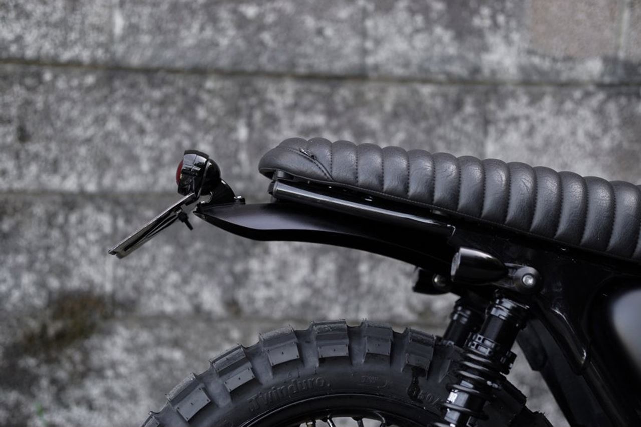 リアフェンダー テールライト穴あり HIGHタイプ ブラック 1個 T100/T120 スピードツイン900 スクランブラー900
