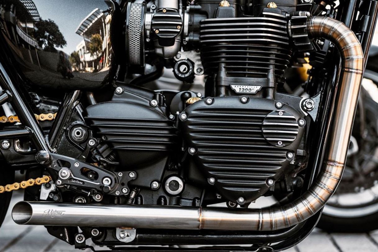 フルエキゾーストマフラー ノーティラス シルバー 1セット ボンネビルT100/T120