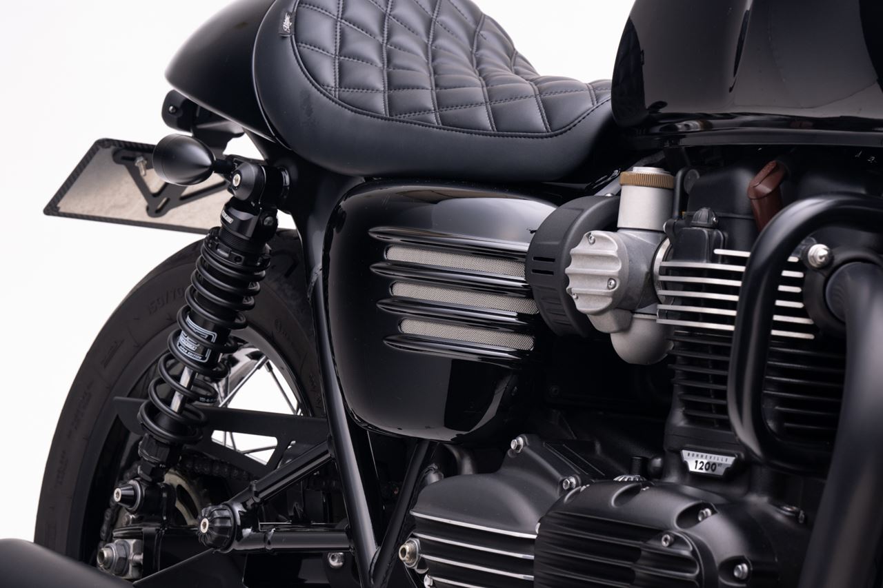 サイドカバー リブ グロスブラック 2個 ボンネビル T120