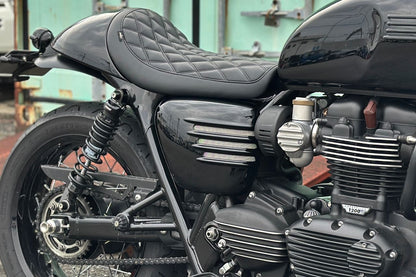 サイドカバー リブ グロスブラック 2個 ボンネビル T120