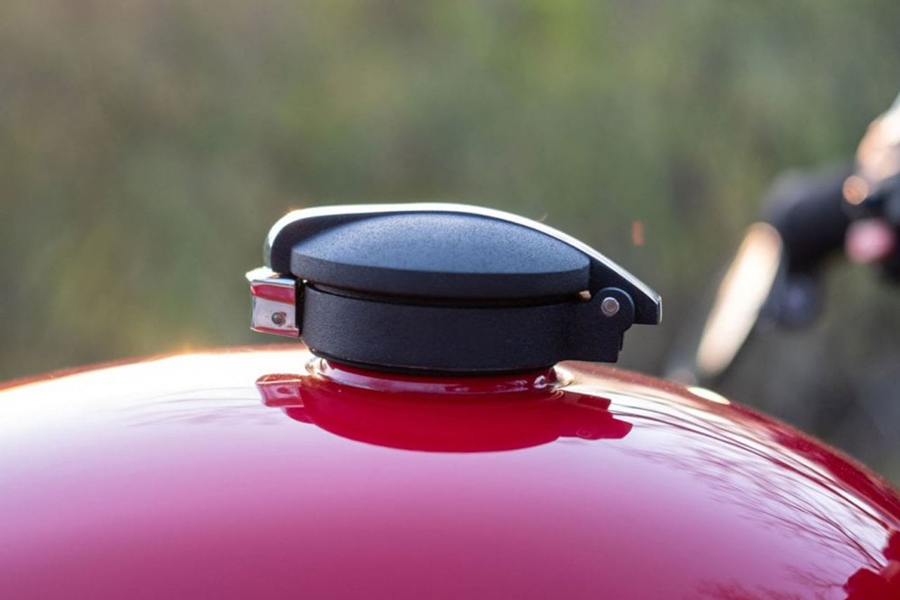 Monza Tank Cap Standard Black/Polished 1 Set T100/T120 Speed Twin 900 Scrambler 900