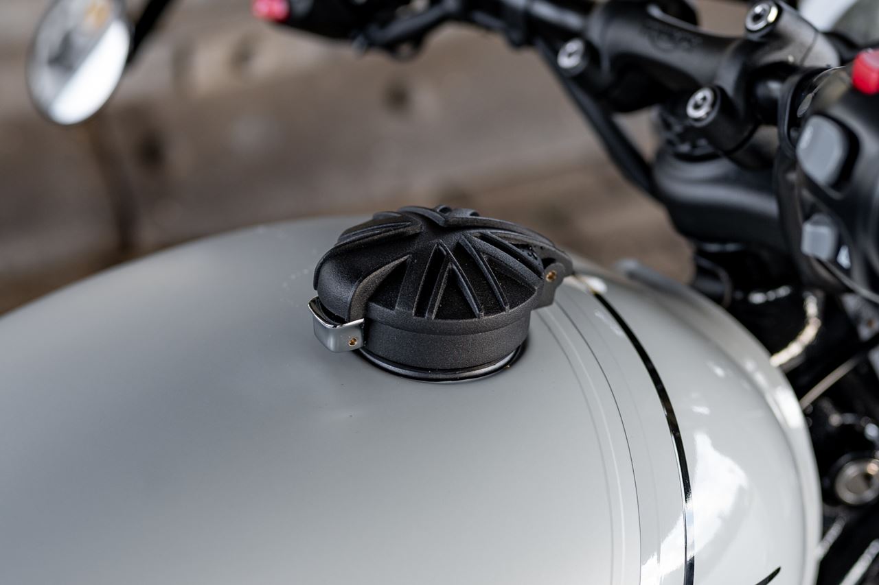 モンツァタンクキャップ ユニオンジャック ブラック 1セット T100/T120 スピードツイン900 スクランブラー900