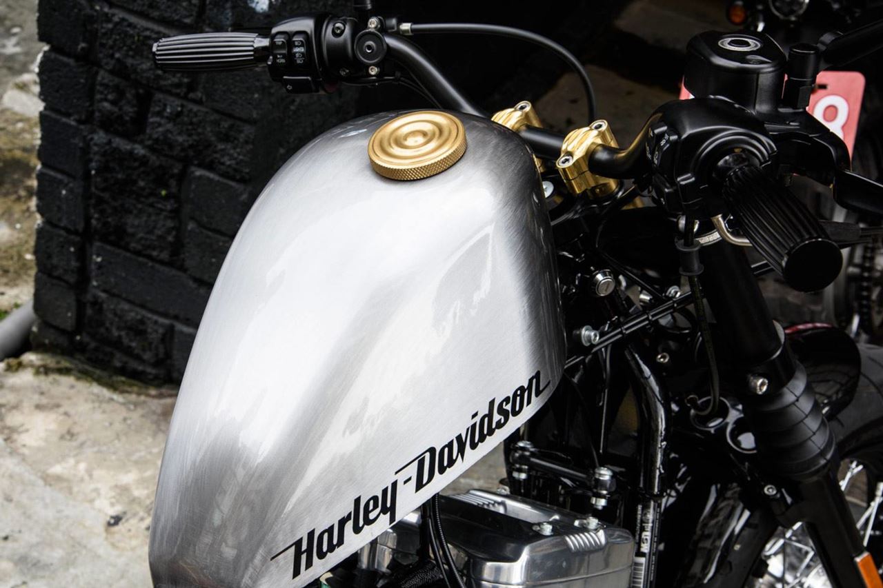 タンクキャップ 波状 ブラス 1個 T100/T120 スピードツイン900 スクランブラー900