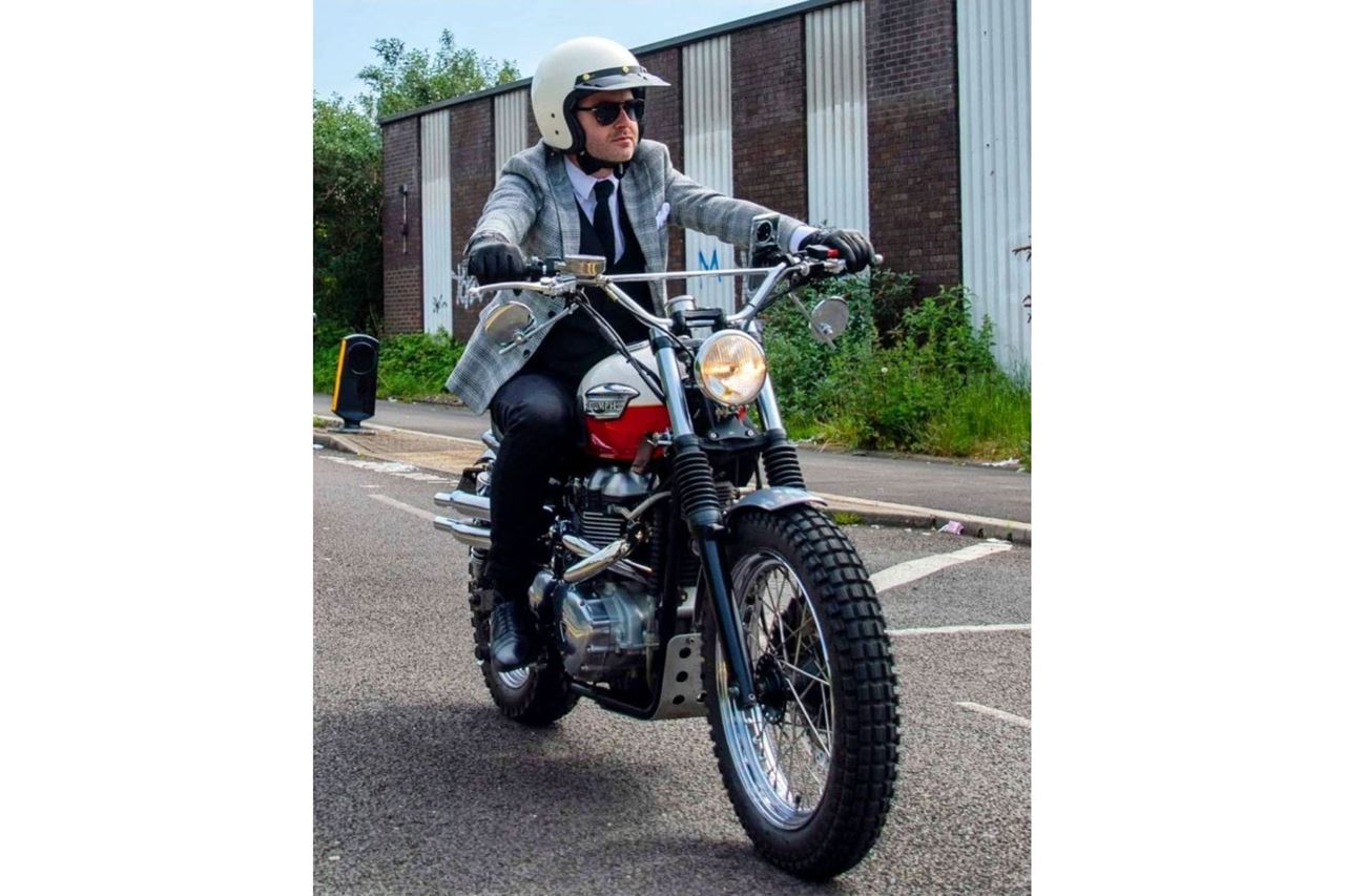 Headlight Bracket Bates Style Bottom Mount Black 1 pc. Air Cooled T100 Scrambler Thruxton