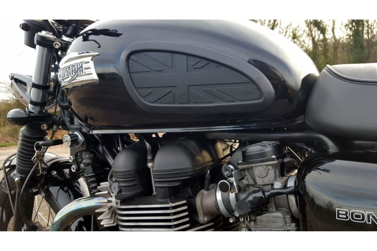 イグニッション移設ステー 左側用 ブラック 1個 T100 スクランブラー スラクストン