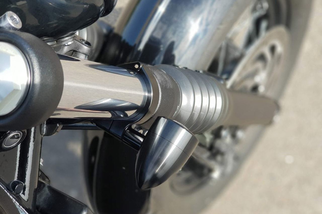 フロントウインカーステー フォーククランプ ブラック 47mm 2個 M10 ボンネビル ボバ― スピードマスター