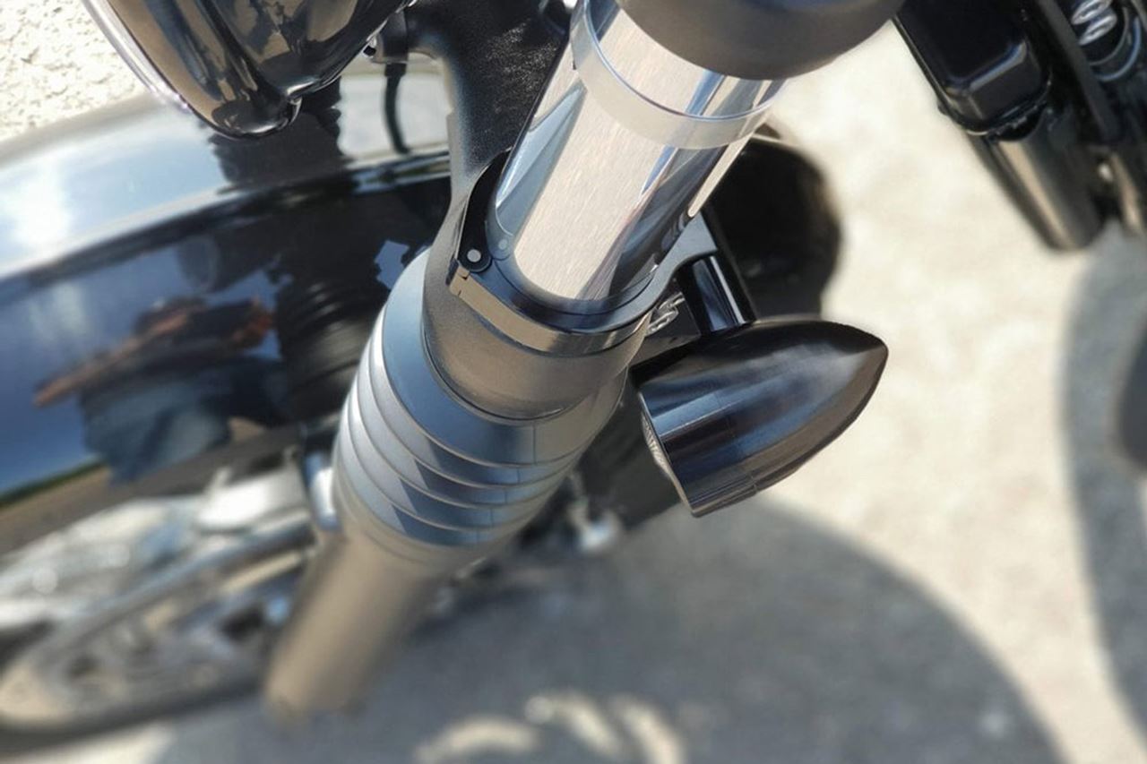 フロントウインカーステー フォーククランプ ブラック 47mm 2個 M10 ボンネビル ボバ― スピードマスター