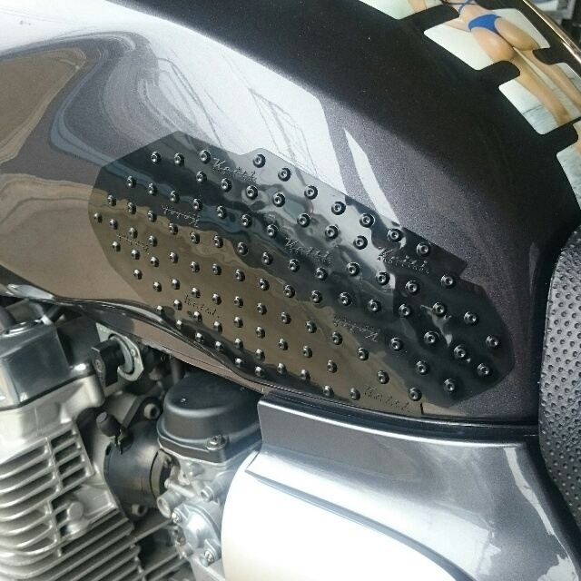 タンクグリップ ユニバーサルタイプ ブラック 220mm×120mm 左右1セット(2枚入)