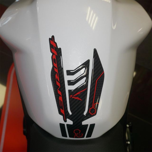 3Dタンクステッカー カーボンプリント HORNET