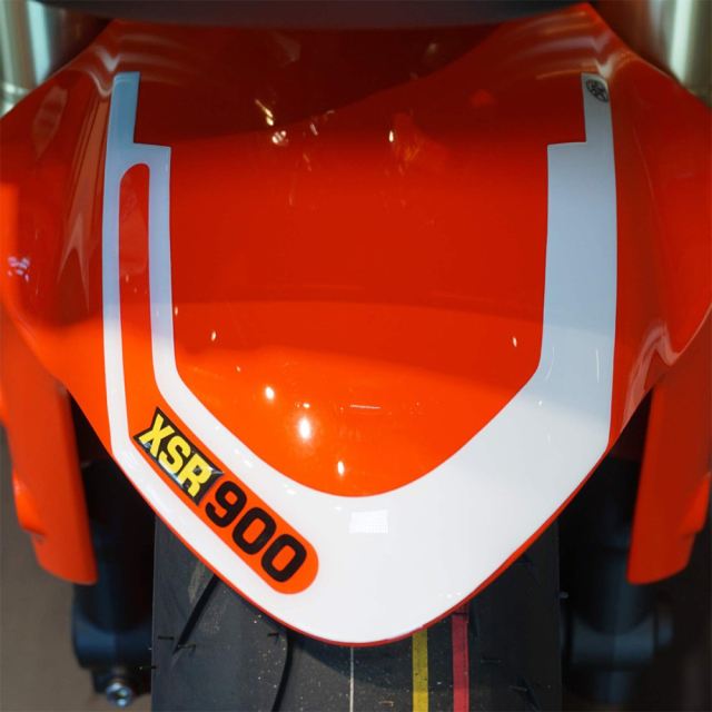 3Dフロントフェンダーステッカー レッド/ホワイト XSR900