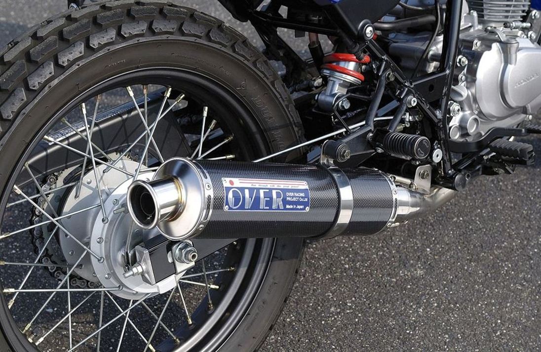 カーボンコンプリートマフラー FTR223 重量:3.6kg 1個