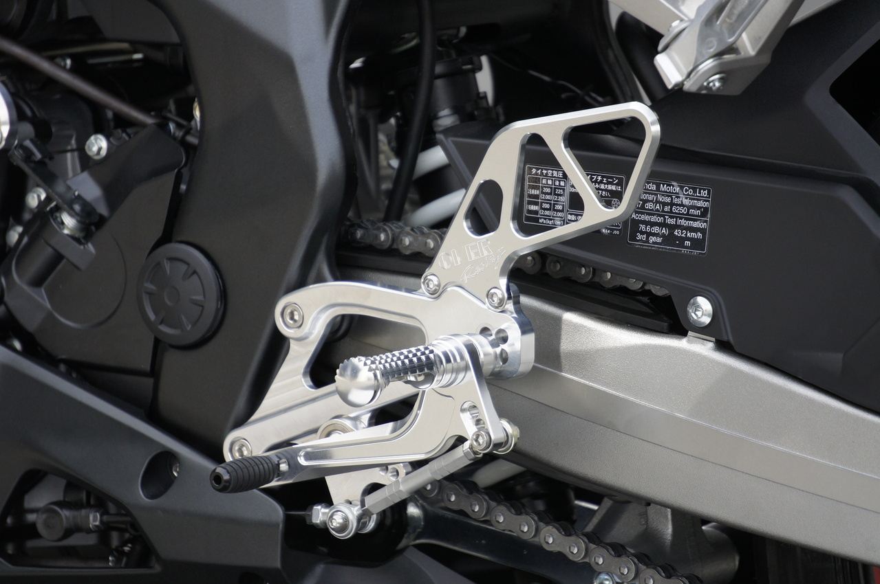 バックステップ 4P SIL CBR250RR シルバーアルマイト仕上げ 1個