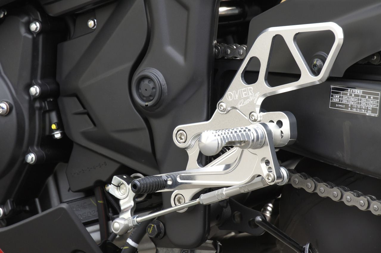バックステップ SIL YZF-R25/MT-25 シルバーアルマイト仕上げ 1個