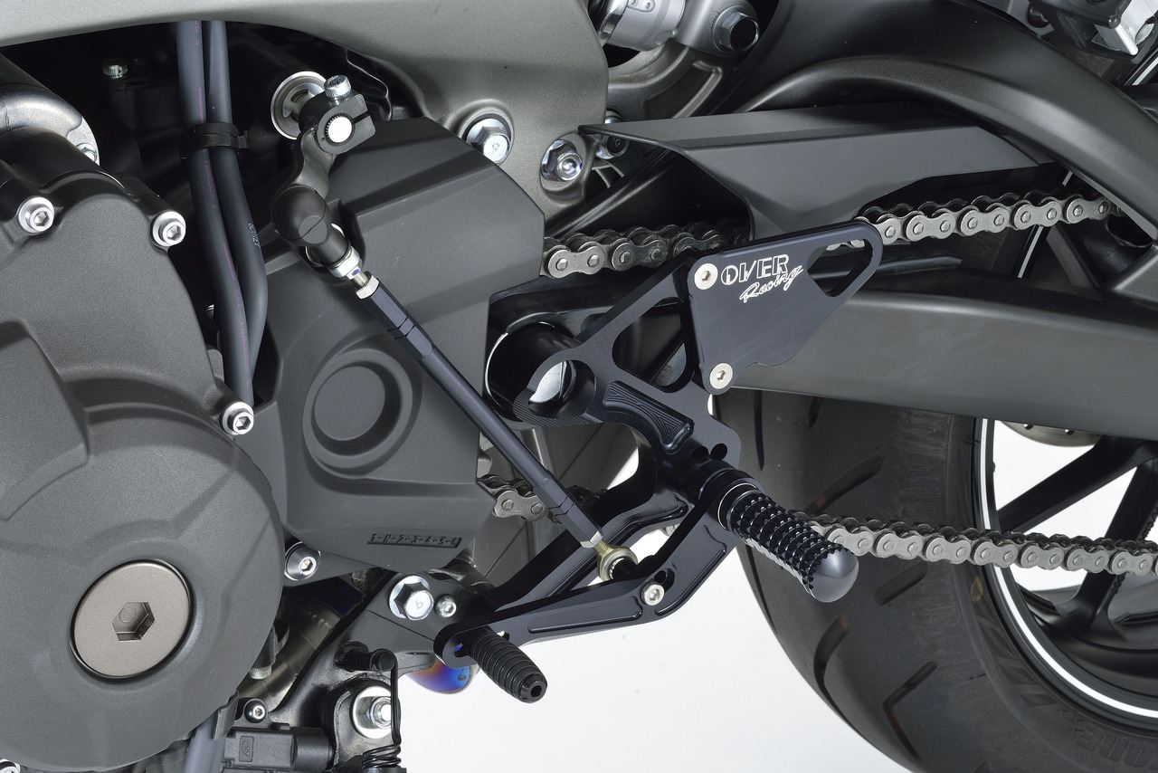 バックステップ BLK MT-09 14-16/Tarcer/XSR900 ブラックアルマイト仕上げ 1個
