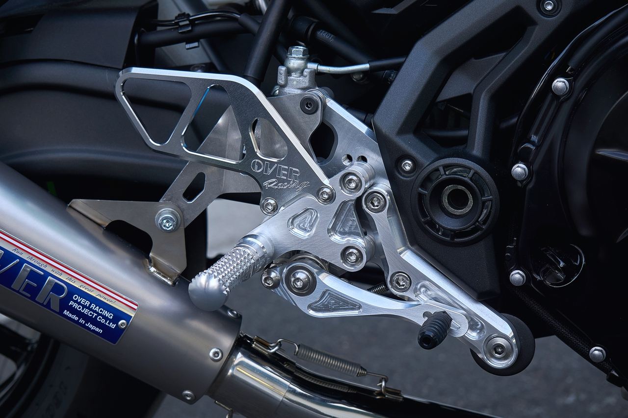 バックステップ 4ポジション シルバー Ninja650 17-19 シルバー 1個