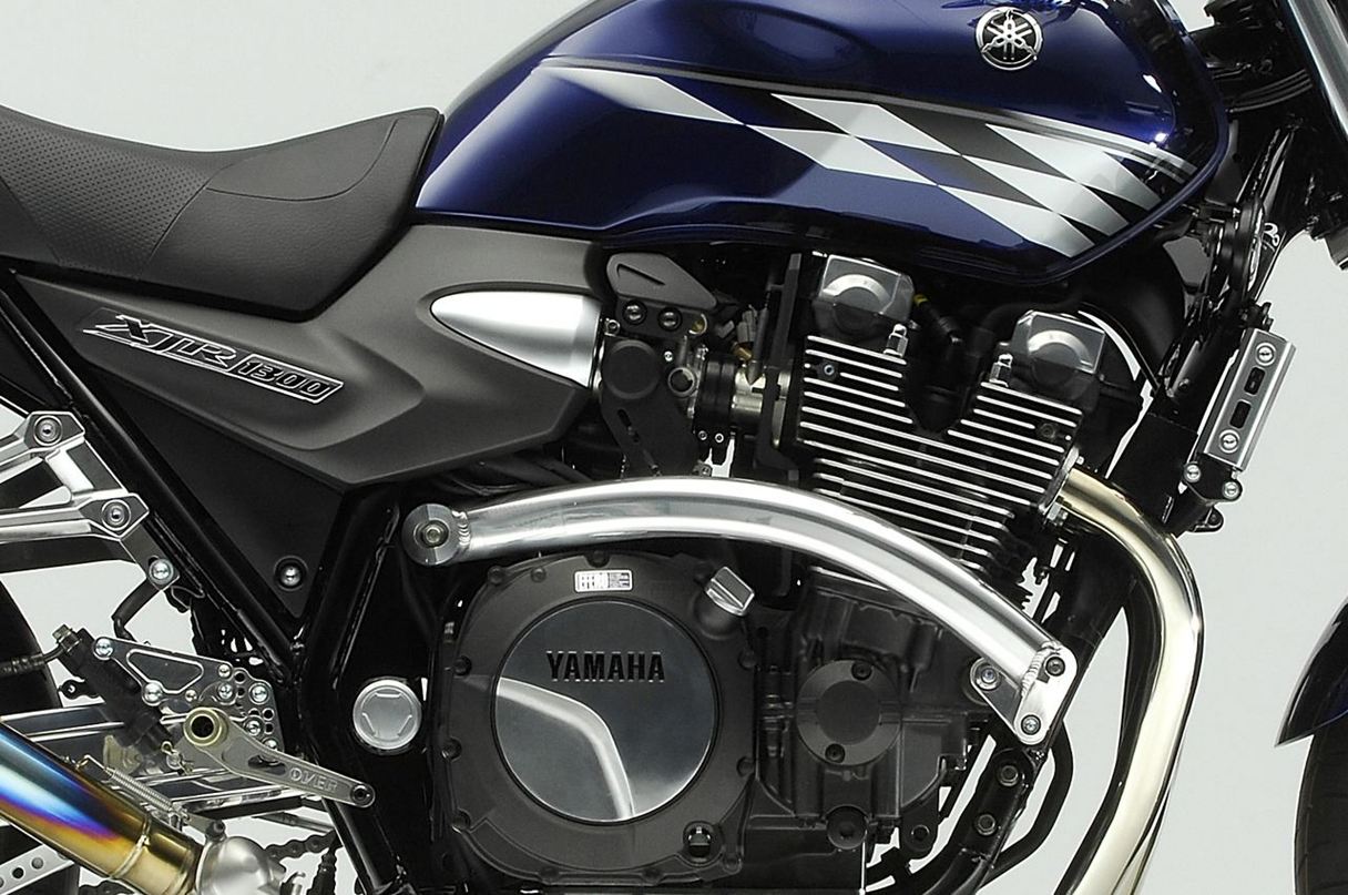 サブフレーム キット SIL XJR1300 シルバー 1個