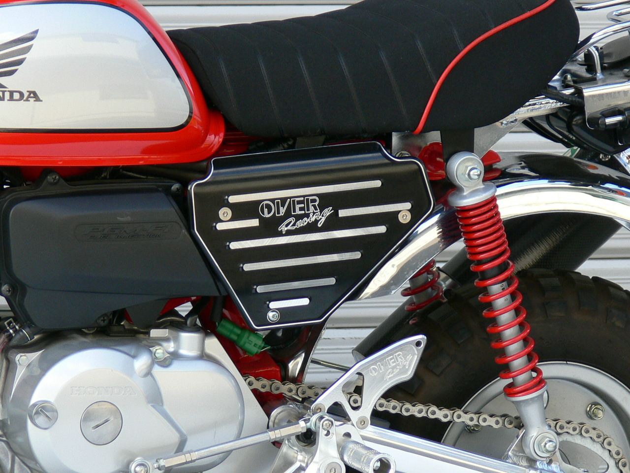 Side Cover Set MONKEY(FI) Black Anodized Finish 1 Set