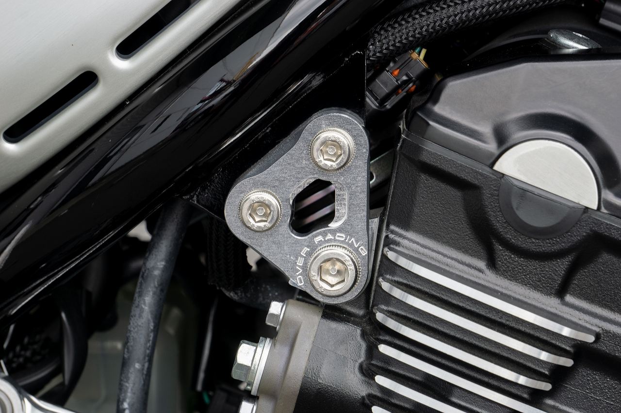 エンジンハンガー SIL Z900RS/CAFE シルバー 1個