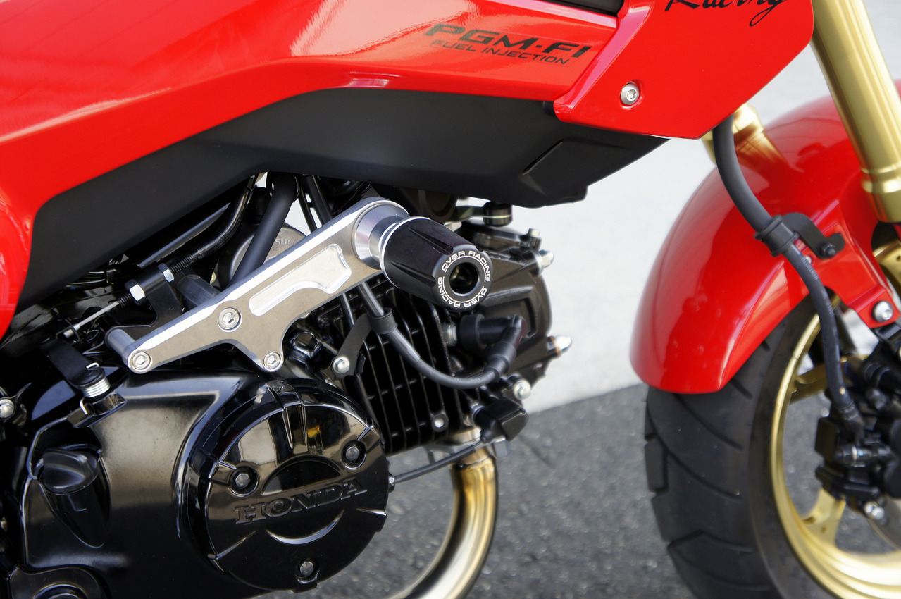 エンジンスライダー GROM 13-20 ブラック/シルバー 左右セット