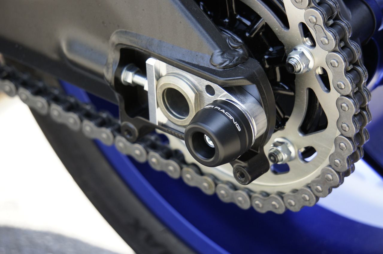 リアアクスルスライダー YZF-R1 15-/T-MAX530 12- ブラック/シルバー 1個